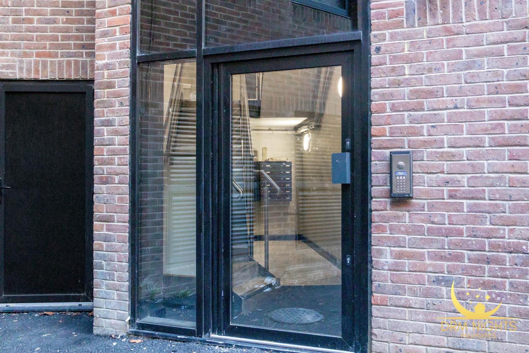 Modern 1-Bedroom Apartment In Leeds City Centre Sleeps 2 Central Station Exterior foto